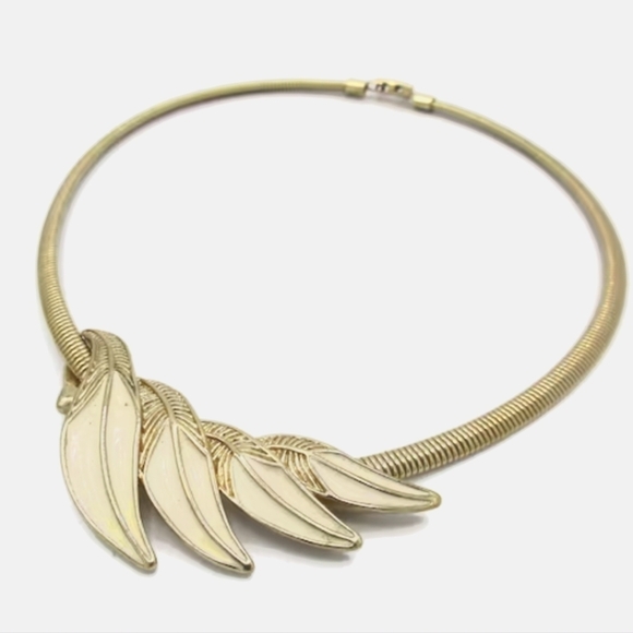 Vintage 80's TRIFARI Cream Enamel Wave Pendant Omega Gold Tone CHOKER Necklace - Picture 2 of 4